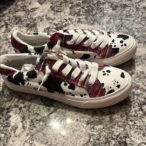 Very G White and Black Cow Print Sneakers with Star Accent Brand New Size 8.5
